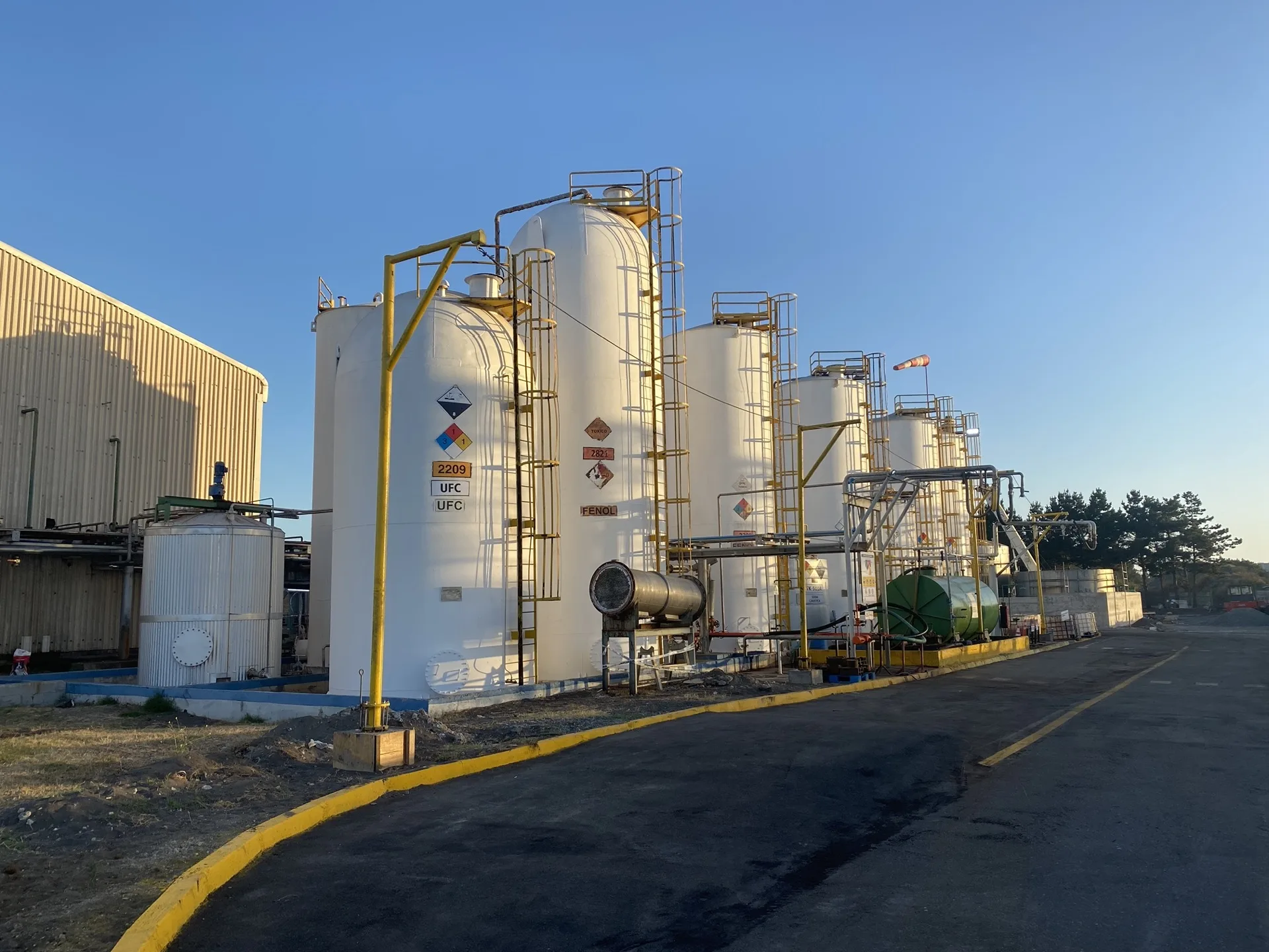 Estanques de almacenamiento de resinas